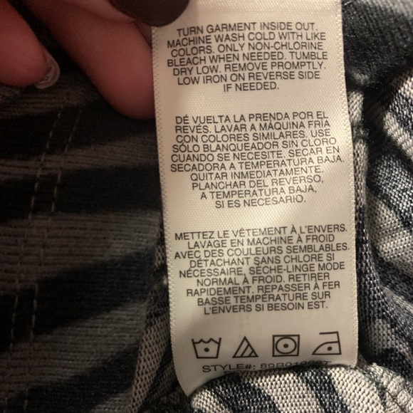 C & C California Gray Zebra Print Super Soft Long Sleeve Top - Picture 5 of 6